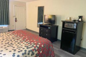 a hotel room with a bed and a television at Econo Lodge Inn & Suites Sweetwater I-20 in Sweetwater