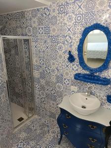 A bathroom at il Nido Azzurro Marzamemi Még 2 kép