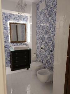 A bathroom at il Nido Azzurro Marzamemi