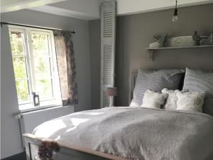 a bedroom with a bed with two teddy bears on it at Kätchens Glück in Dörphof