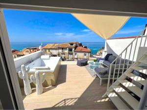 a balcony with a view of the ocean at Residenza AquaLaguna in Tropea
