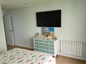Televízia a/alebo spoločenská miestnosť v ubytovaní Amplio y moderno piso de 4 habitaciones y terraza