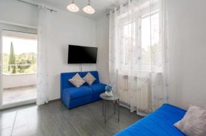 Televisyen dan/atau pusat hiburan di LESA up to 4 people