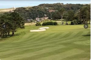 Golf pri dovolenkovom dome alebo okolí
