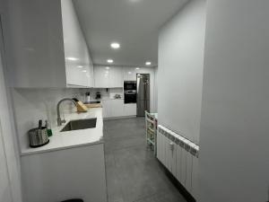 Kuchyňa alebo kuchynka v ubytovaní Amplio y moderno piso de 4 habitaciones y terraza