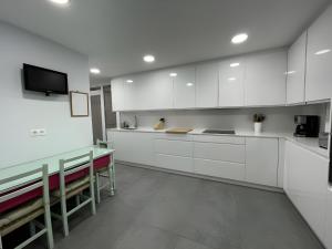 Kuchyňa alebo kuchynka v ubytovaní Amplio y moderno piso de 4 habitaciones y terraza