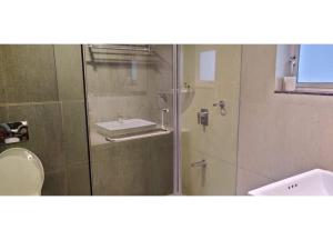 Ванная комната в Aarju Luxurious Stay Calangute