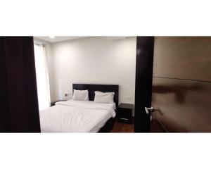 Кровать или кровати в номере Aarju Luxurious Stay Calangute