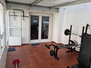Posilňovňa alebo fitness centrum v ubytovaní Amplio y moderno piso de 4 habitaciones y terraza