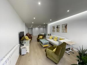 Televízia a/alebo spoločenská miestnosť v ubytovaní Amplio y moderno piso de 4 habitaciones y terraza