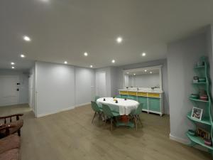 Kuchyňa alebo kuchynka v ubytovaní Amplio y moderno piso de 4 habitaciones y terraza