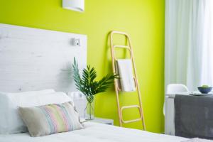 a bedroom with a ladder next to a bed at Dunas Club - Hotel & Apartamentos in Corralejo