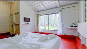 Postel nebo postele na pokoji v ubytování Lazo Areca Resort , Coorg