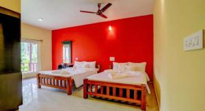 Postel nebo postele na pokoji v ubytování Lazo Areca Resort , Coorg