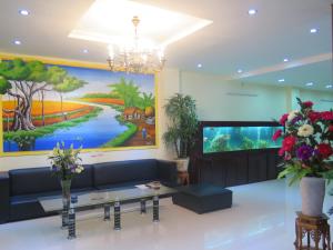 Lobbyen eller receptionen på Phuong Nam Hotel