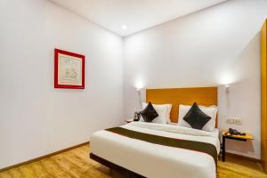a bedroom with a large bed in a room at Super Townhouse 380 Sector 19 Indiranagar Near Fun Republic Mall in Vibhuti Khand