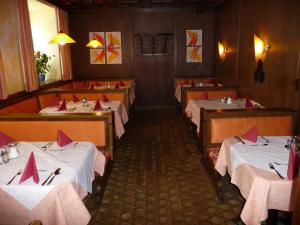 Restauracja lub miejsce do jedzenia w obiekcie Gasthof Zellerstuben
