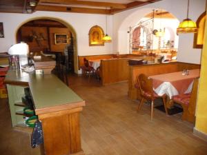 Restauracja lub miejsce do jedzenia w obiekcie Gasthof Zellerstuben