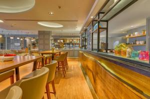 ibis Bengaluru Outer Ring Road餐厅或其他用餐的地方