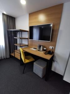 Telewizja i/lub zestaw kina domowego w obiekcie Gold Hotel