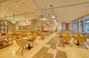 ibis Bengaluru Outer Ring Road餐厅或其他用餐的地方