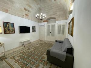 a living room with a couch and a tv at LA CASA DI NONNA TERESA in Fasano