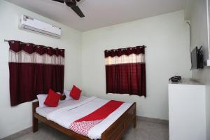 Postel nebo postele na pokoji v ubytování Super Hotel O Nandi Inn