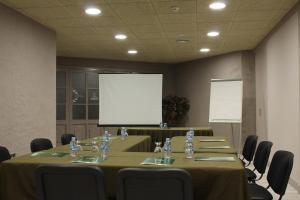 The business area and/or conference room at Hotel Jardí Apartaments