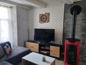 Telewizja i/lub zestaw kina domowego w obiekcie Maison la vague
