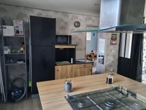 Kuchnia lub aneks kuchenny w obiekcie Maison la vague