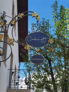 a sign for a restaurant on the side of a building at Cabinett 1876 in Trittenheim