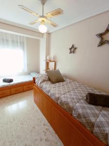 a bedroom with two beds and stars on the wall at Apartamento La Viñuela in Córdoba