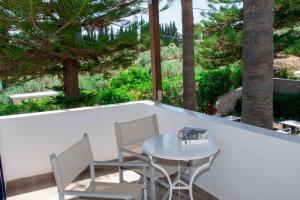 A garden outside 7 Islands