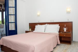 A bed or beds in a room at 7 Islands