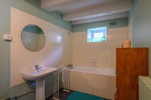 Kúpeľňa v ubytovaní Ty Fossac - Belle maison pour 6 + 12 fotografií
