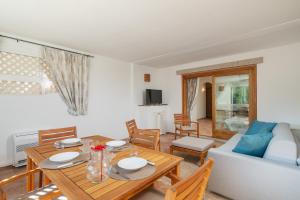 a living room with a table and a couch at Sweet Mavy Incantevole Dimora by Wonderful Italy in Porto Rotondo +12 photos