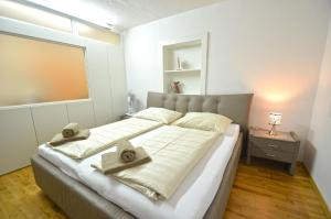 Säng eller sängar i ett rum på Apartment Zeller Lake & City Centre