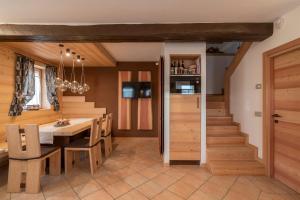 Kuchyňa alebo kuchynka v ubytovaní Casera Moda Luxury Chalet