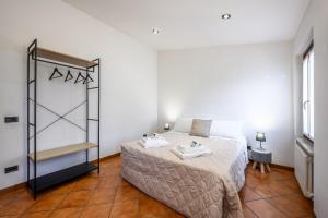 Giường trong phòng chung tại Intimo appartamento sui tetti di Verona