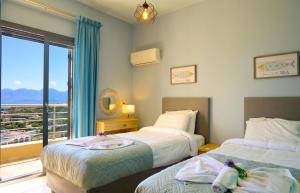 Postel nebo postele na pokoji v ubytování Elounda Blue Waves Residence