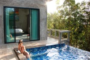 Πισίνα στο ή κοντά στο Stylish Pool Villa - 10 Mins Walk To The Beach