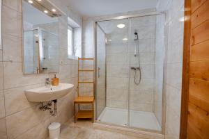 Koupelna v ubytování Apartments Julian Experience + 37 fotografií