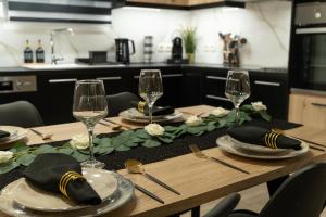 Kuchyň nebo kuchyňský kout v ubytování Stylishly decorated house - Free Private Parking & Fibre Internet!