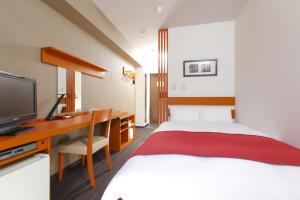 Tempat tidur dalam kamar di HOTEL MYSTAYS Kameido
