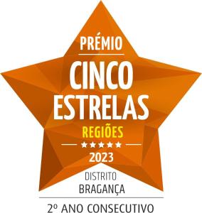 una estrella naranja con las palabras comino cinco estacioniasresres en Parque Biologico de Vinhais, en Vinhais