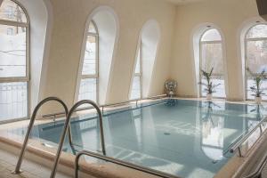 Bazén v ubytovaní Humboldt Park Hotel & Spa alebo v jeho blízkosti