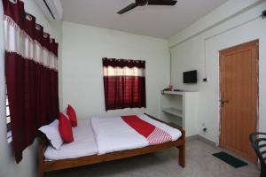 Postel nebo postele na pokoji v ubytování Super Hotel O Nandi Inn