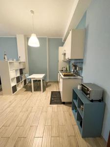 A kitchen or kitchenette at Dimora Anna