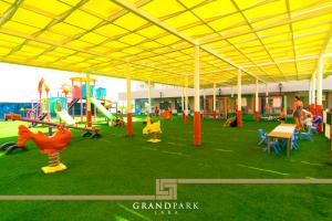 
Het fitnesscentrum en/of fitnessfaciliteiten van Grand Park Lara Hotel
