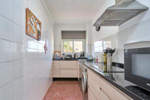 A kitchen or kitchenette at Apartment in Algarrobo Costa